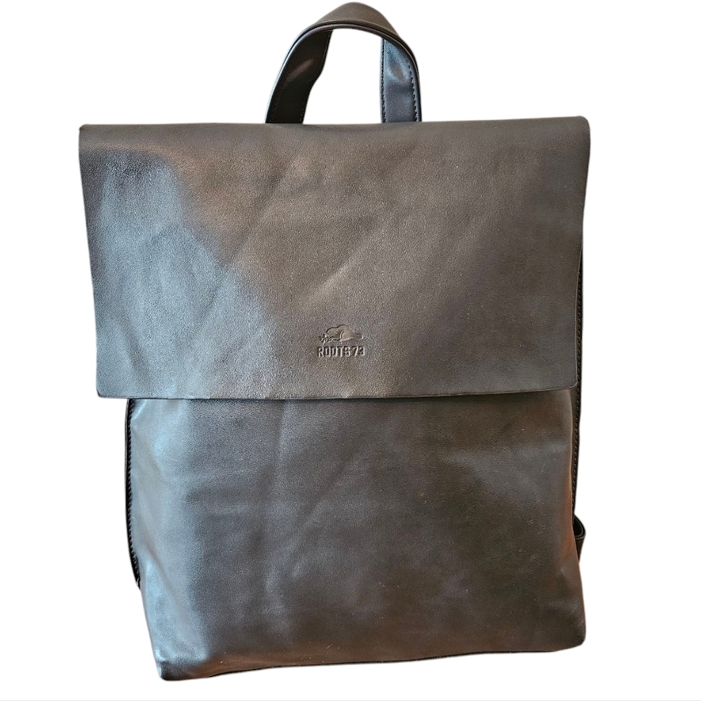 Roots Leather Casual Lightweight Medium Backpack Grey.